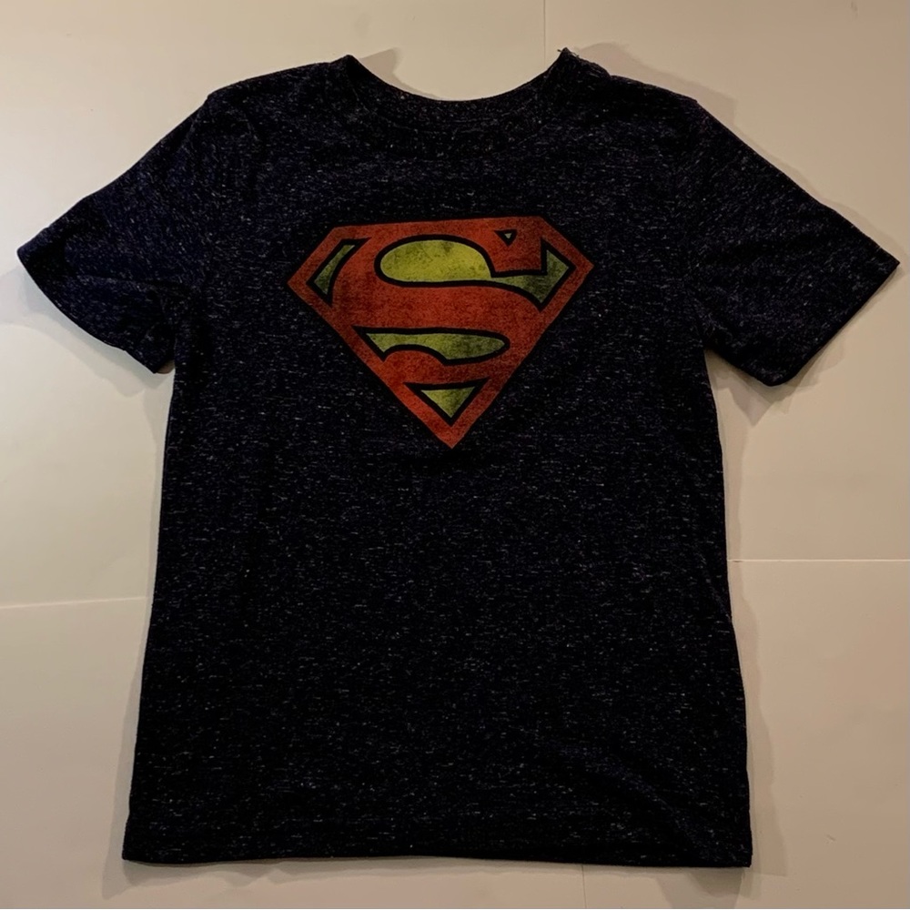 🦸‍♂️ [4/$25] SUPERMAN LOGO NAVY BLUE GRAPHIC SS T-SHIRT YOUTH SIZE SMALL 🦸‍♂️